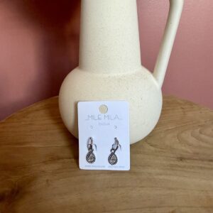 "Boucles d'oreilles créoles argentées en acier inoxydable avec pendentif en forme de goutte serti de petits strass, marque Milë Mila."