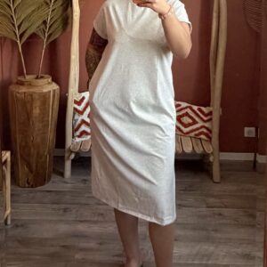 Affichez votre style avec notre collection de t-shirts Iconic. Disponibles en rose poudré ou jaune pastel, ces modèles ultra-tendances apportent une touche "streetwear chic" à votre garde-robe.