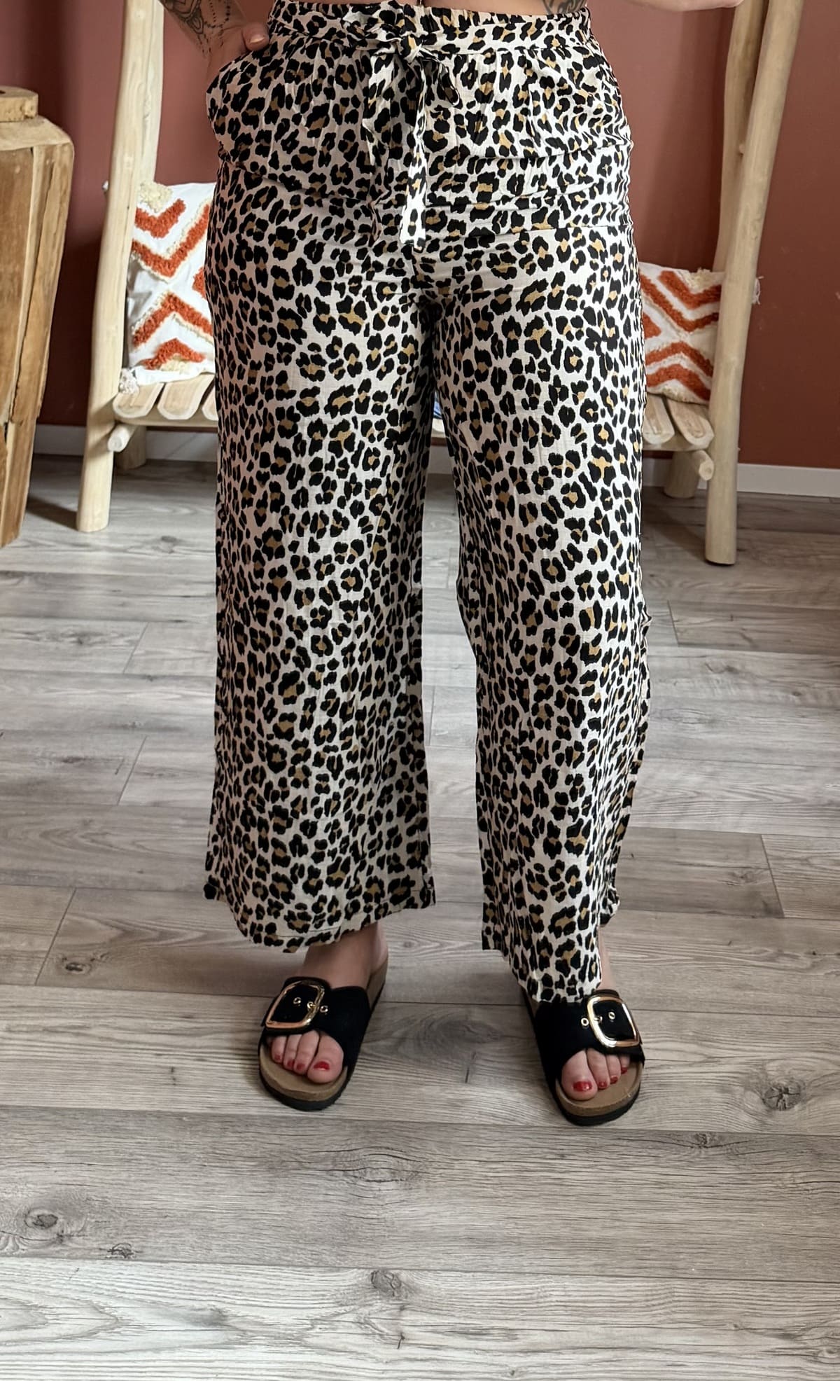 Pantalon large imprimé léopard beige et noir à taille élastiquée — Le Dress BY L.A