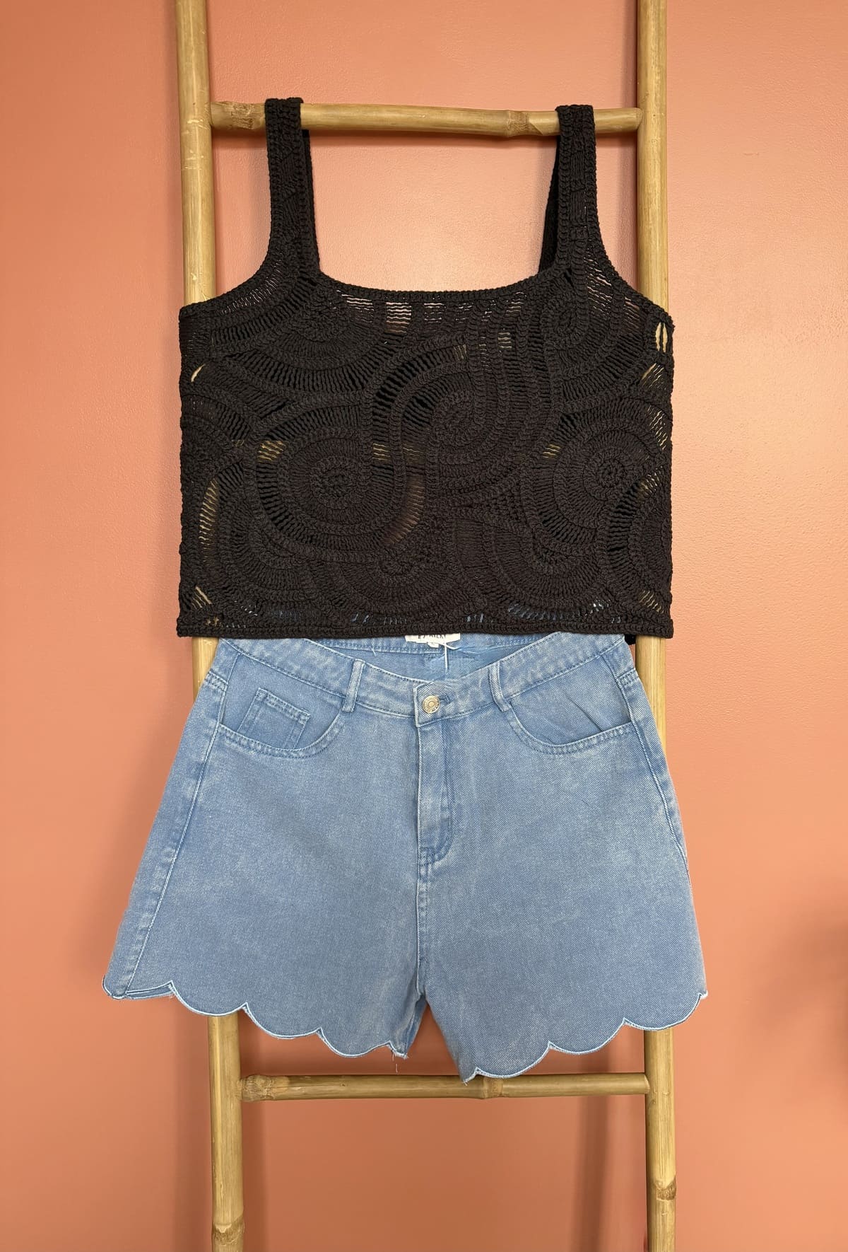 Short en jean taille haute à ourlet festonné — Le Dress BY L.A