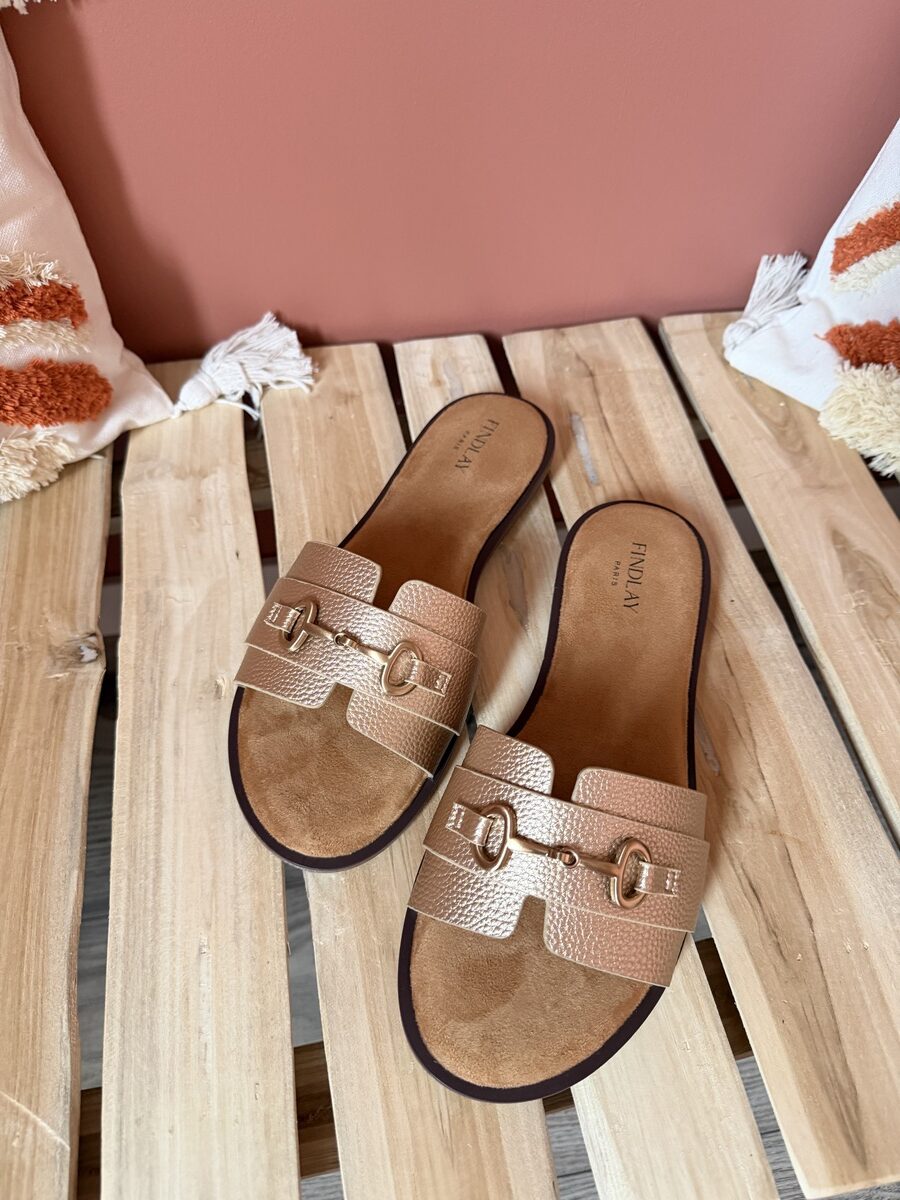 Mules Plates Dorées Grainées avec Chaîne – Image 2