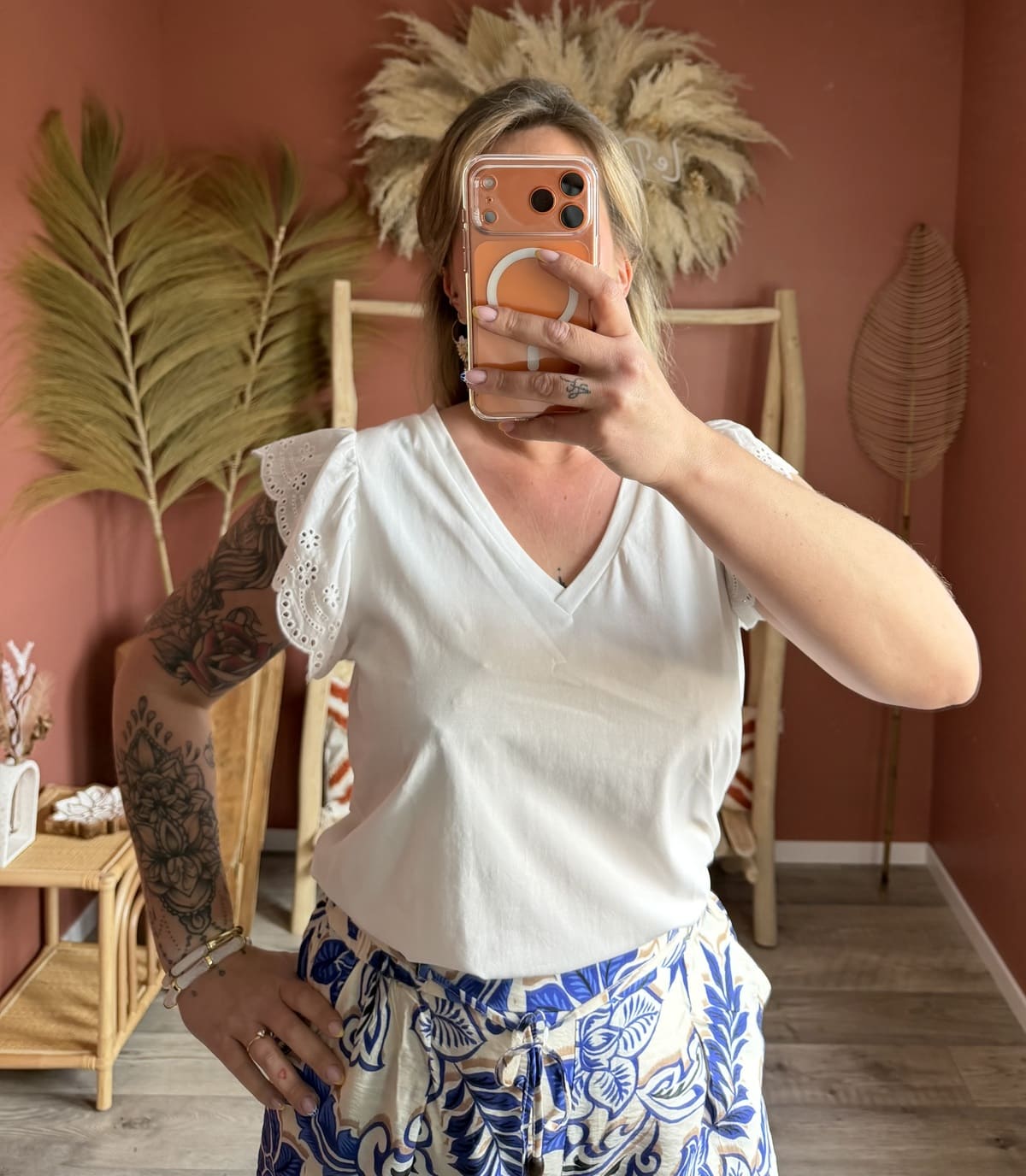 Top Blanc Col V Manches Broderie Anglaise – Image 2