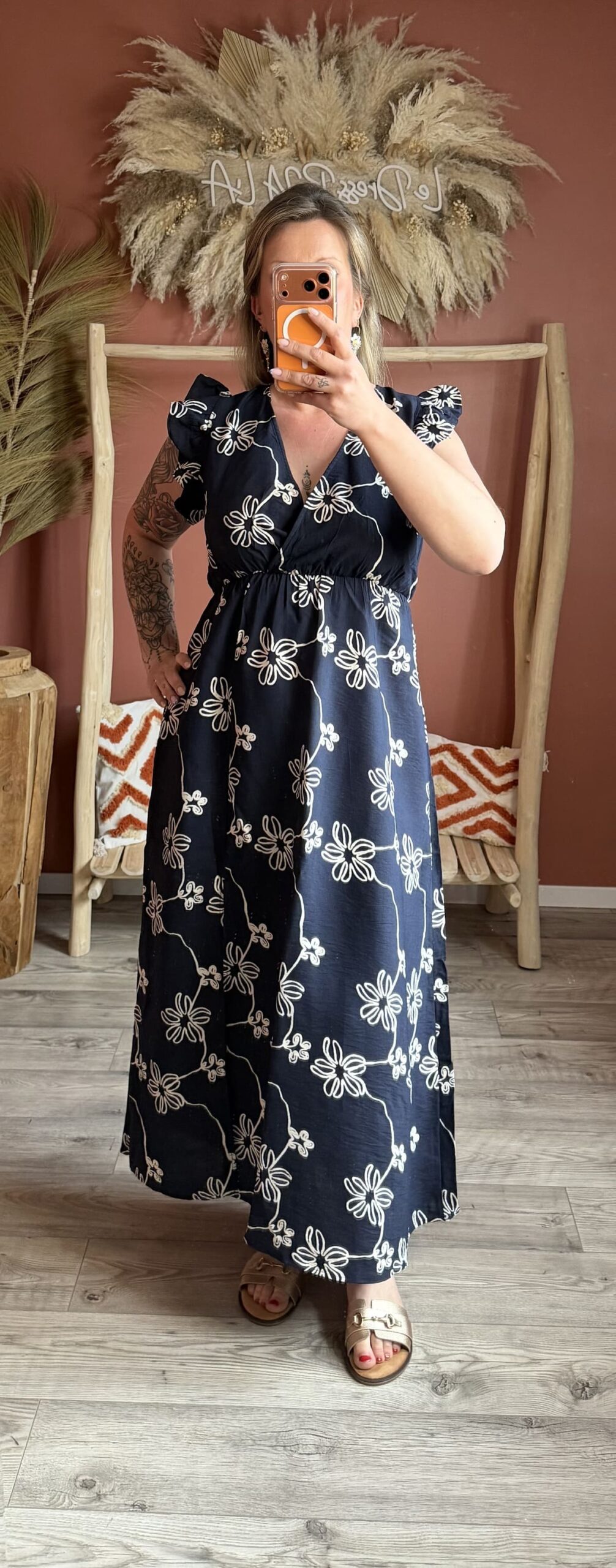 Robe Longue Marine Fleurie à Volants – Image 2