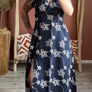 Robe portefeuille marine à imprimé floral blanc, col V et taille marquée — Le Dress BY L.A