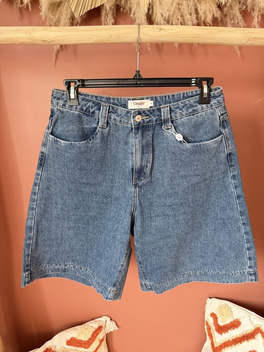 Bermuda en jean bleu délavé coupe droite taille haute femme – Le Dress BY L.A