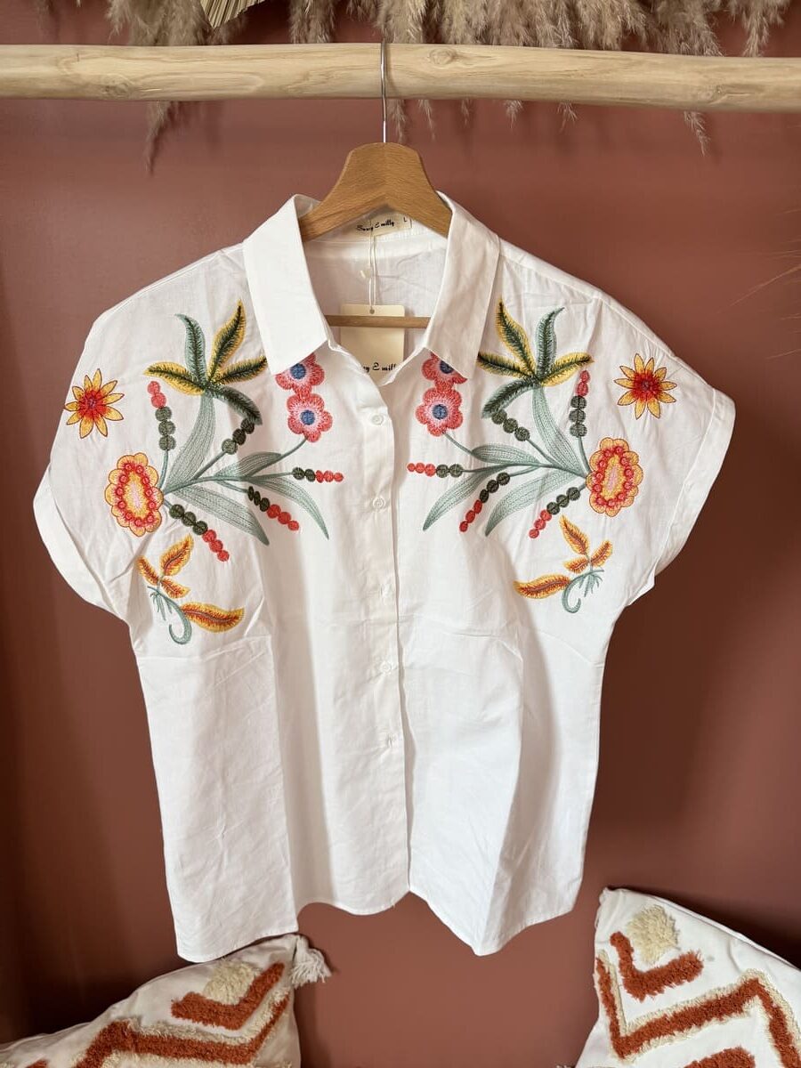 Chemise manches courtes blanche broderies florales multicolores femme – Le Dress BY L.A