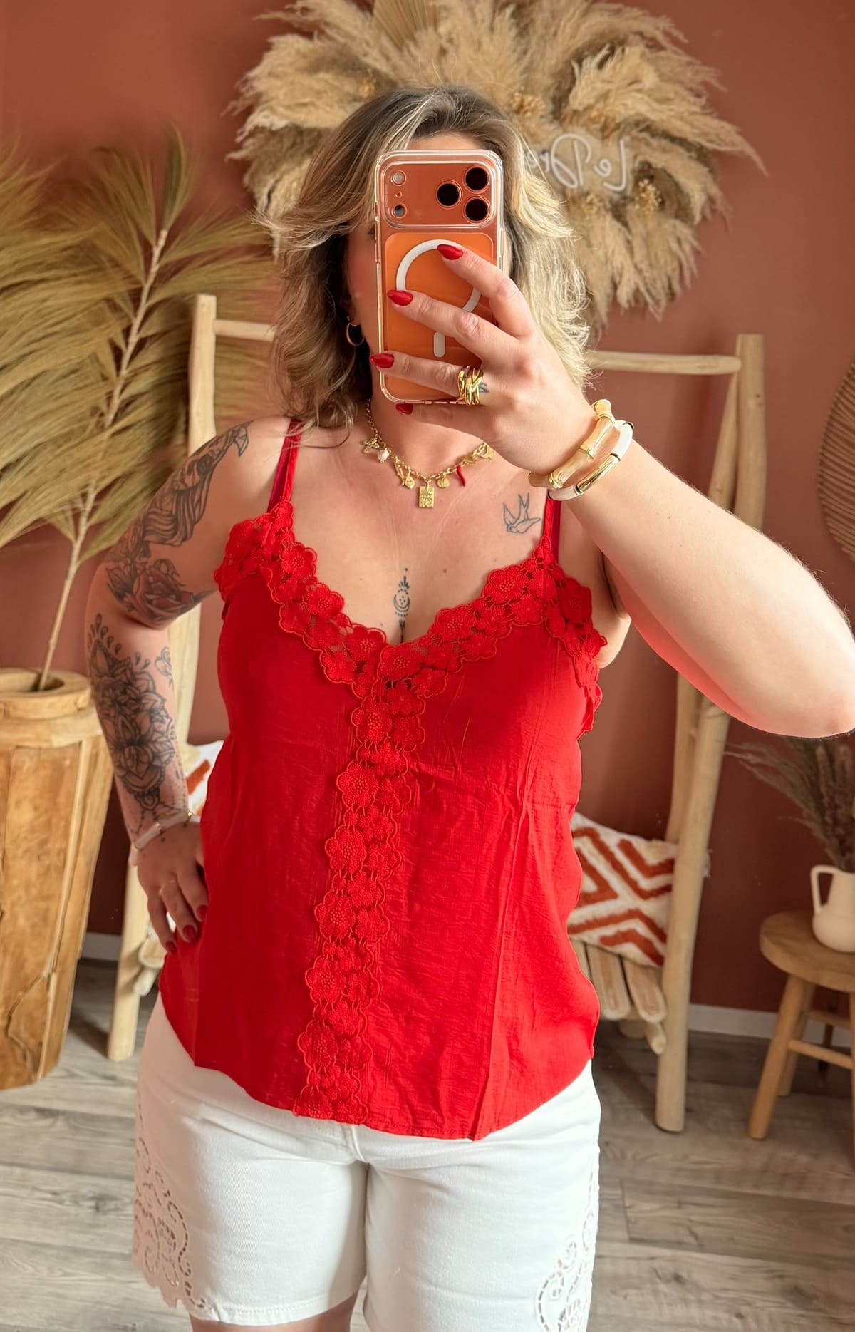 Top bretelles rouge col V garniture crochet fleuri femme – Le Dress BY L.A
