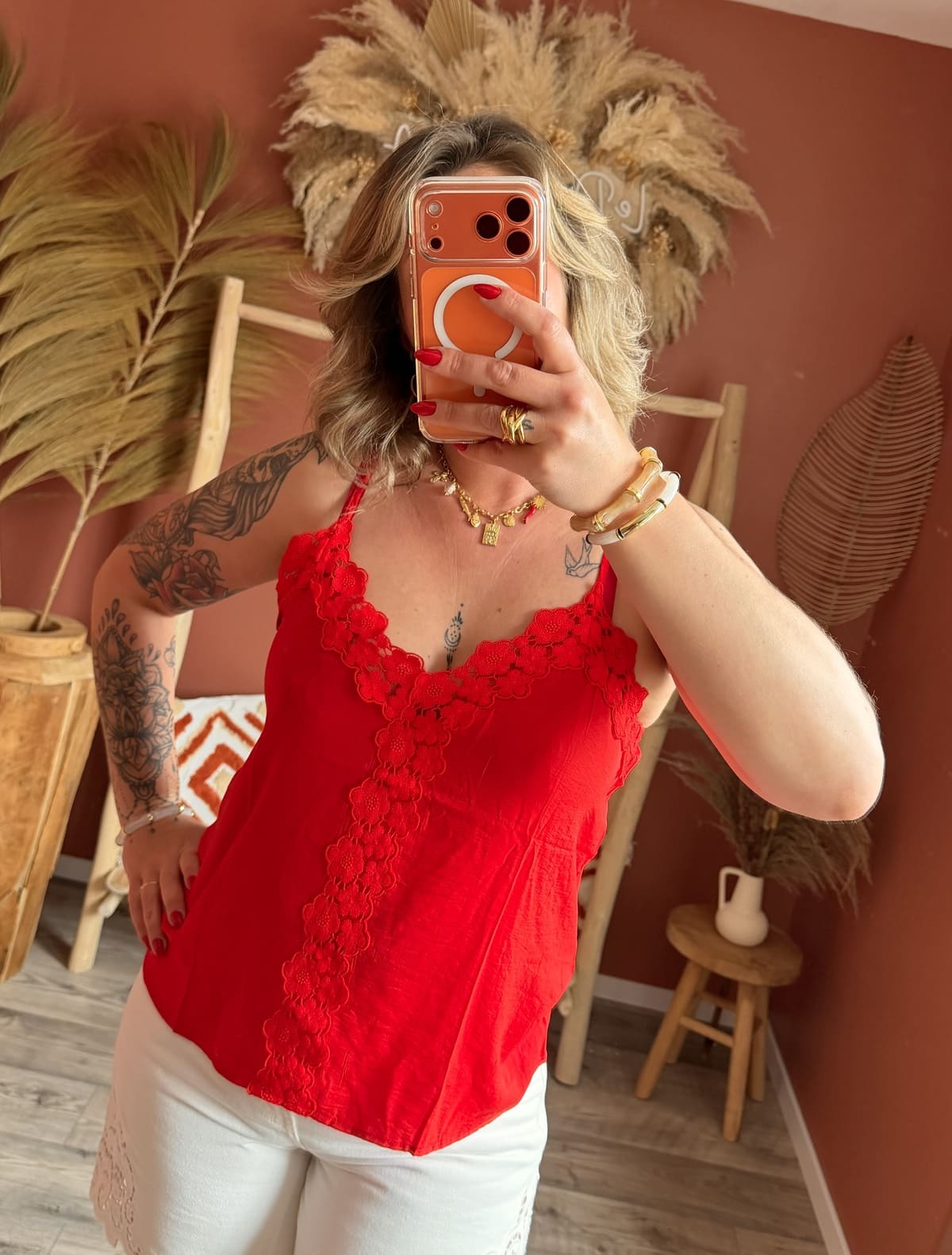 Top bretelles rouge col V garniture crochet fleuri femme – Le Dress BY L.A