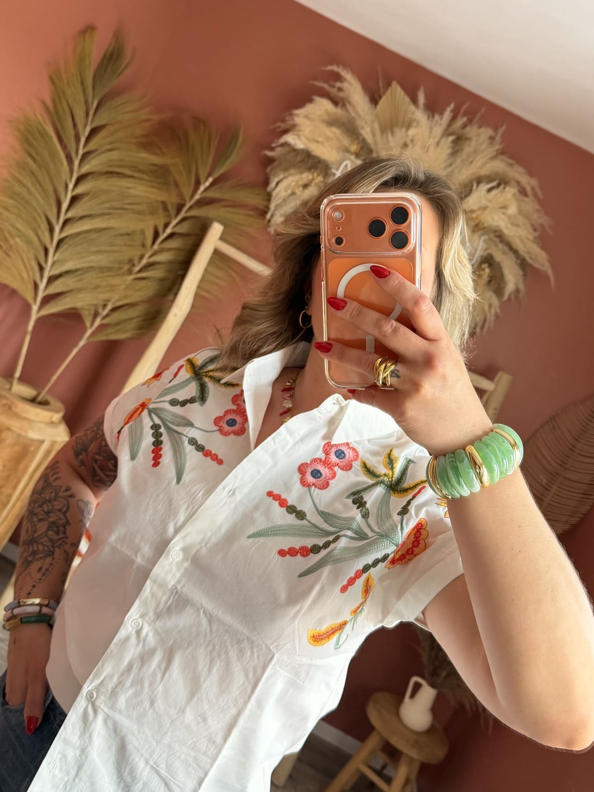 Chemise manches courtes blanche broderies florales multicolores femme – Le Dress BY L.A